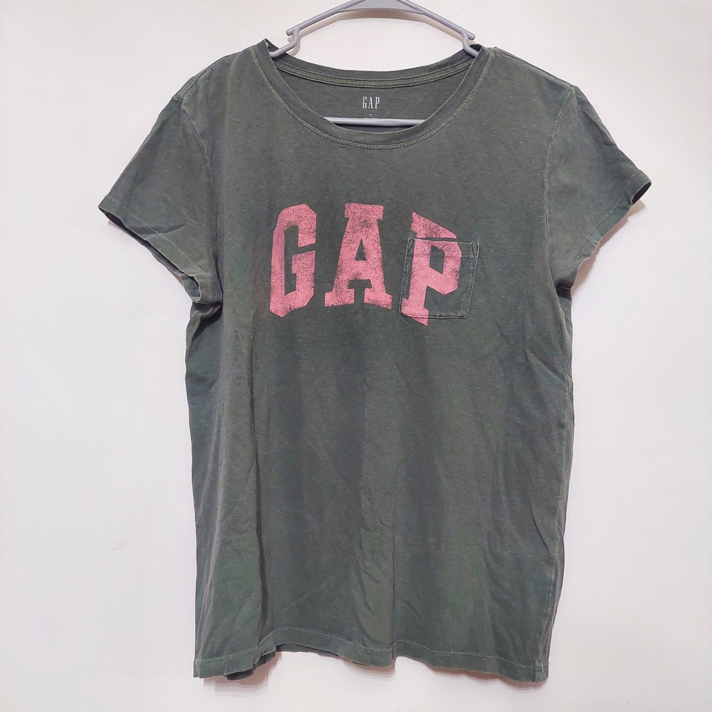 GAP Green T-Shirt with Pink Logo Size Medium